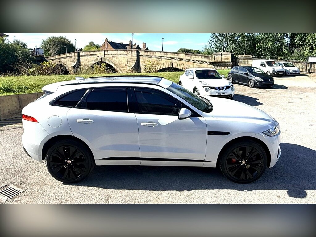 Jaguar F-Pace Prestige Silver #18