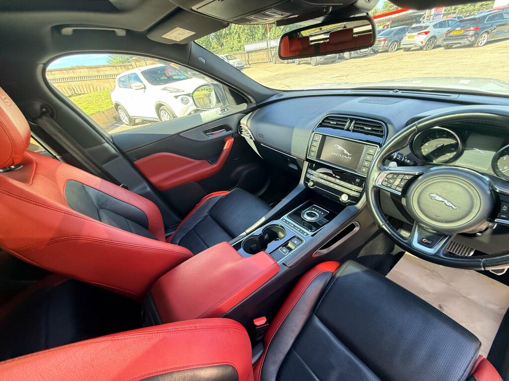 Jaguar F-Pace Prestige Silver #27