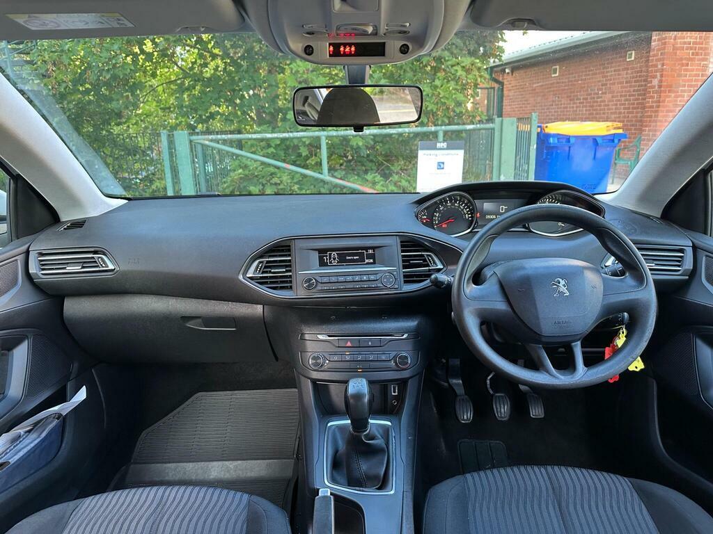 Peugeot 308 1.6 Bluehdi Allure Hatchback White #3