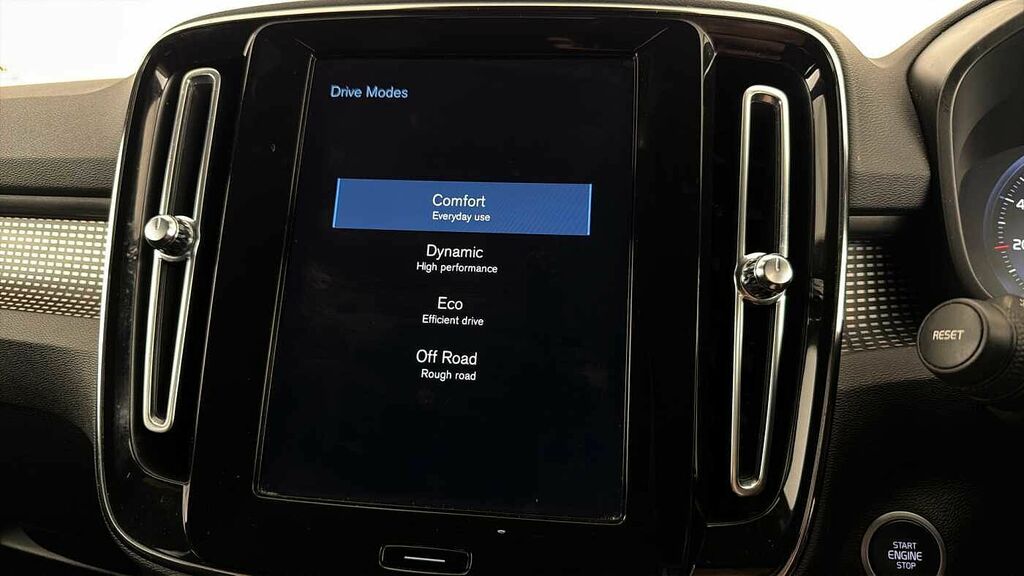 Volvo XC40 Ultimate Dark Black #39