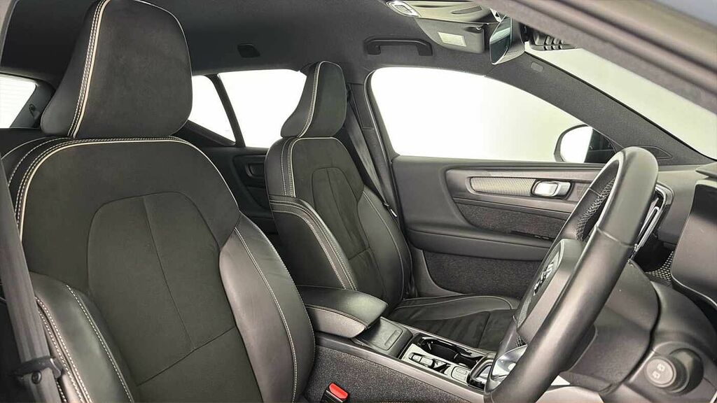 Volvo XC40 Ultimate Dark Black #36