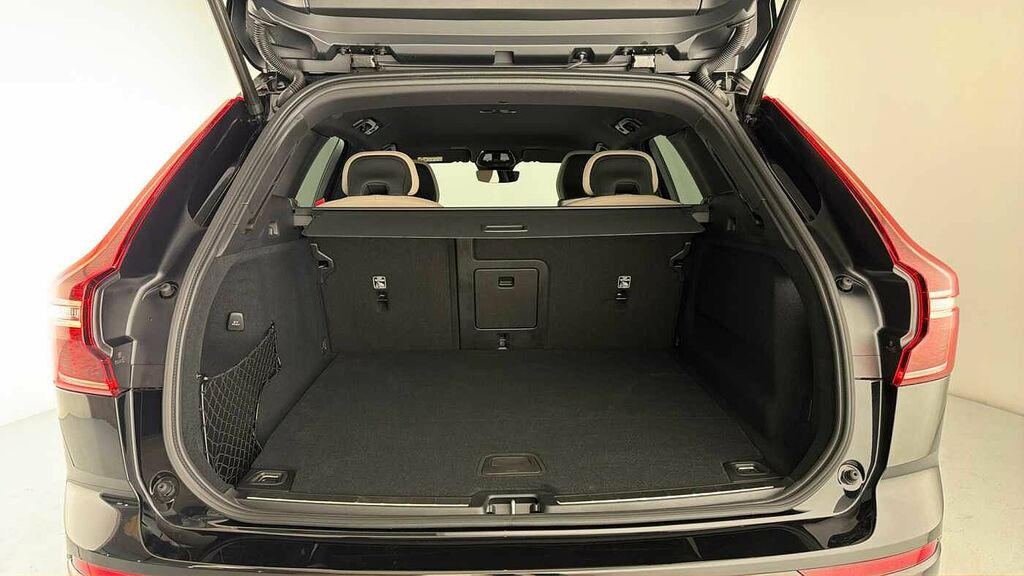Volvo XC60 Plus Blue #13