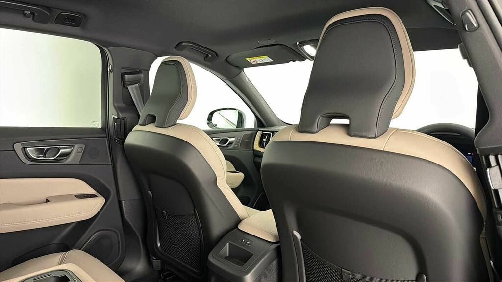 Volvo XC60 Plus Blue #35