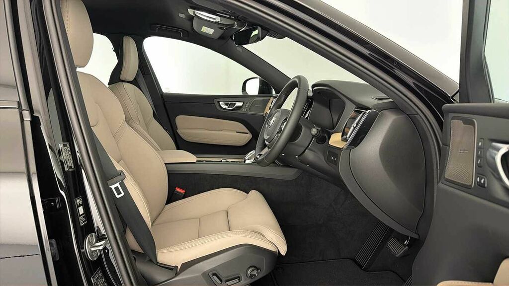 Volvo XC60 Plus Blue #16