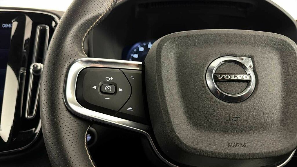 Volvo XC40 Momentum, D3 Awd Sensus Connect White #18