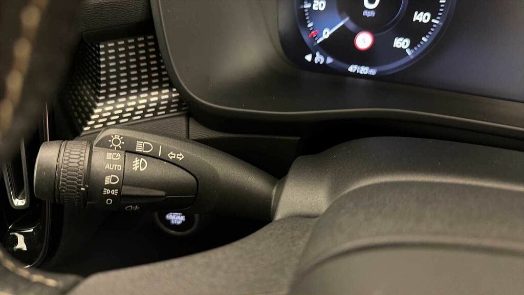 Volvo XC40 Momentum, D3 Awd Sensus Connect White #37