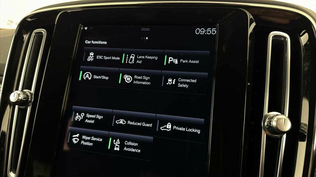 Volvo XC40 Momentum, D3 Awd Sensus Connect White #23