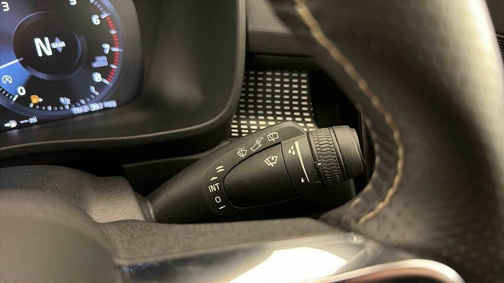 Volvo XC40 Momentum, D3 Awd Sensus Connect White #36