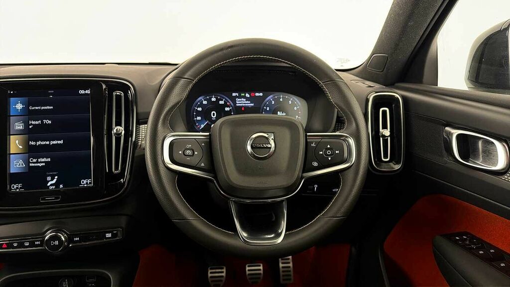 Volvo XC40 Momentum, D3 Awd Sensus Connect White #11
