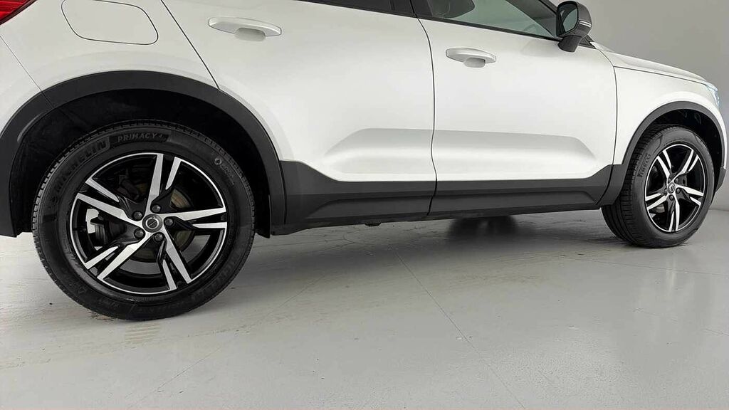 Volvo XC40 Momentum, D3 Awd Sensus Connect White #27
