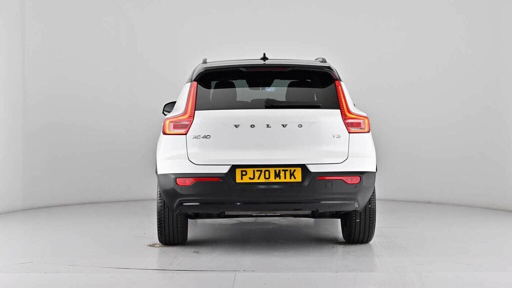 Volvo XC40 Momentum, D3 Awd Sensus Connect White #63