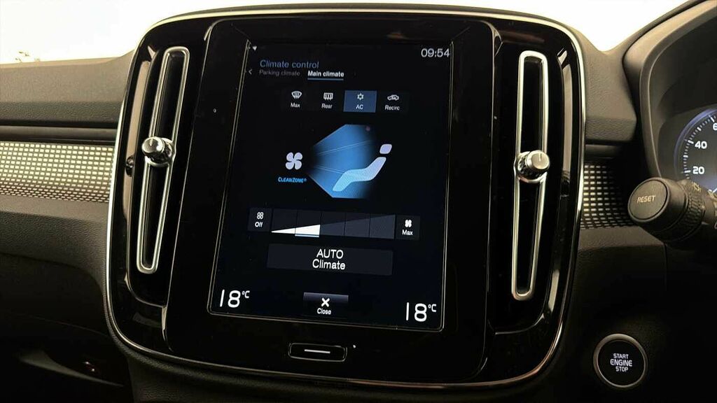 Volvo XC40 Momentum, D3 Awd Sensus Connect White #21