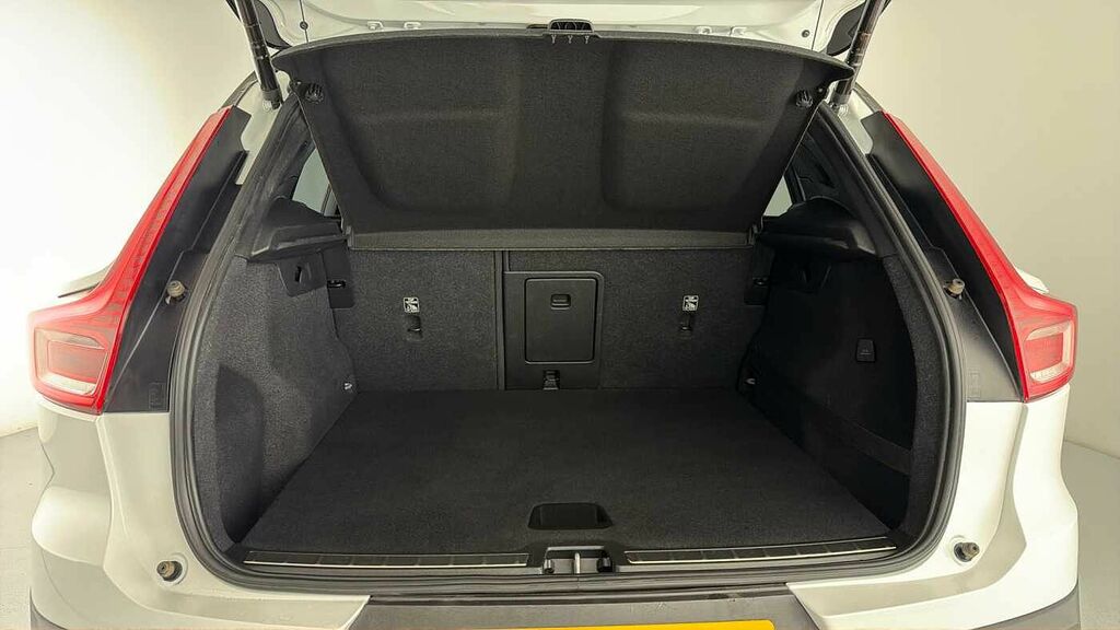 Volvo XC40 Momentum, D3 Awd Sensus Connect White #13