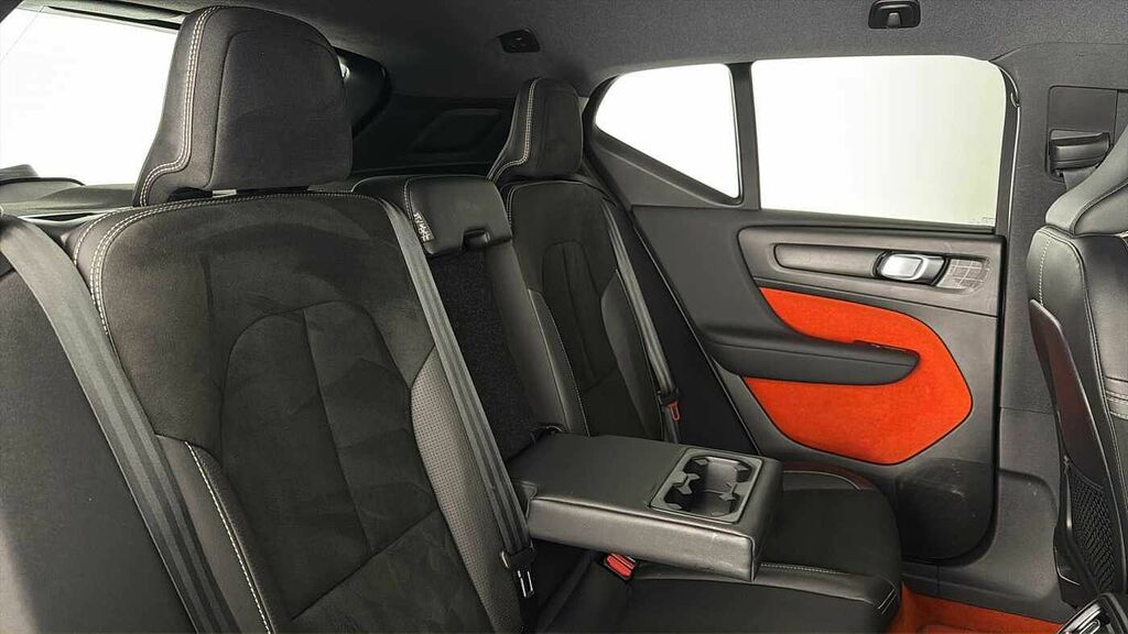 Volvo XC40 Momentum, D3 Awd Sensus Connect White #34
