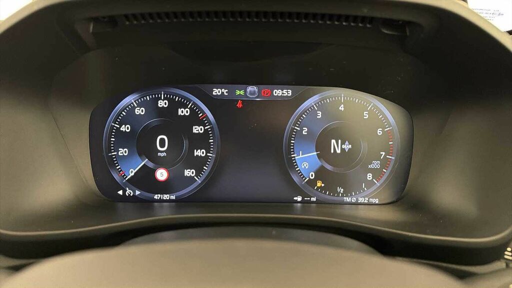 Volvo XC40 Momentum, D3 Awd Sensus Connect White #17