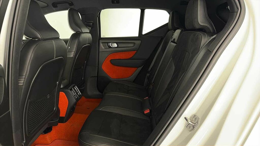 Volvo XC40 Momentum, D3 Awd Sensus Connect White #12
