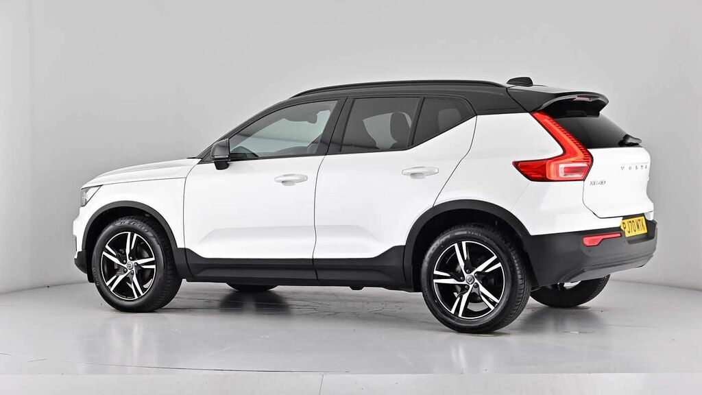 Volvo XC40 Momentum, D3 Awd Sensus Connect White #57