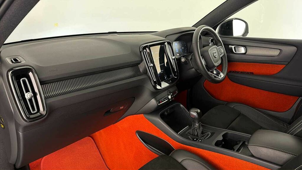 Volvo XC40 Momentum, D3 Awd Sensus Connect White #3