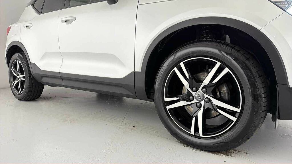 Volvo XC40 Momentum, D3 Awd Sensus Connect White #26