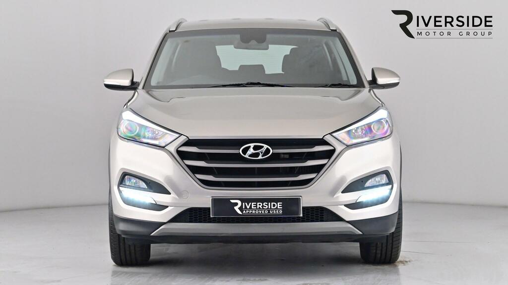 Hyundai Tucson 1.7 Crdi Blue Drive Se Nav Suv E White #4