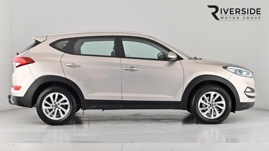 Hyundai Tucson 1.7 Crdi Blue Drive Se Nav Suv E White #3
