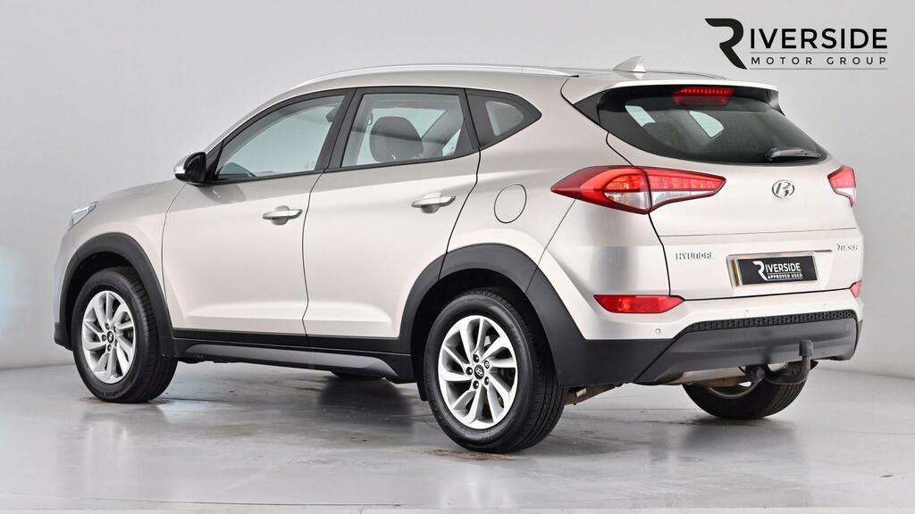 Hyundai Tucson 1.7 Crdi Blue Drive Se Nav Suv E White #2