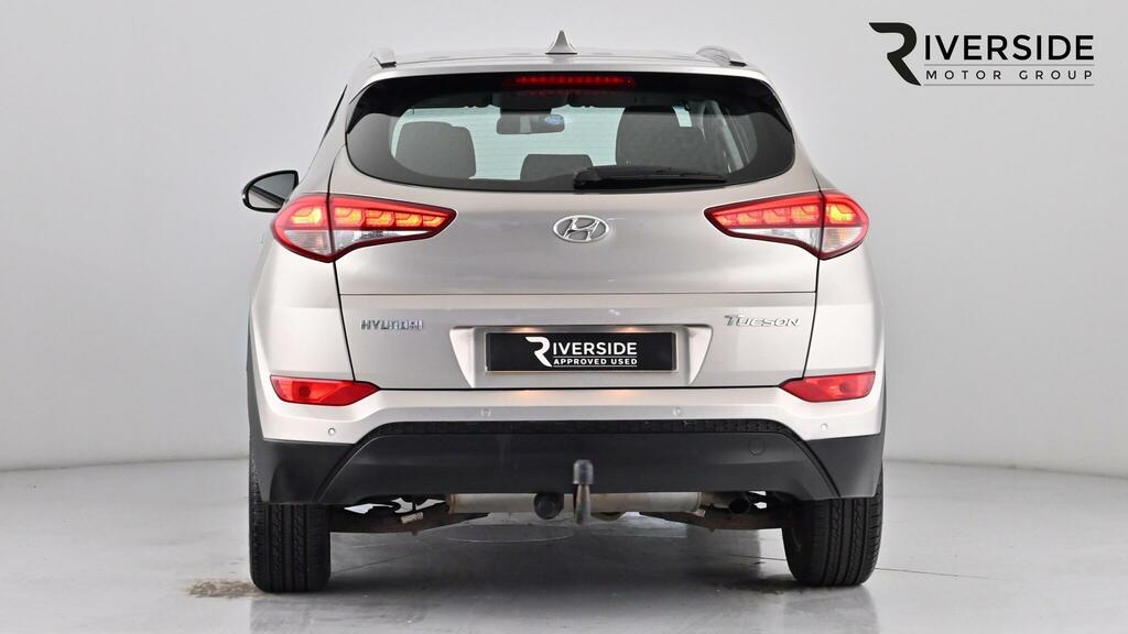 Hyundai Tucson 1.7 Crdi Blue Drive Se Nav Suv E White #5
