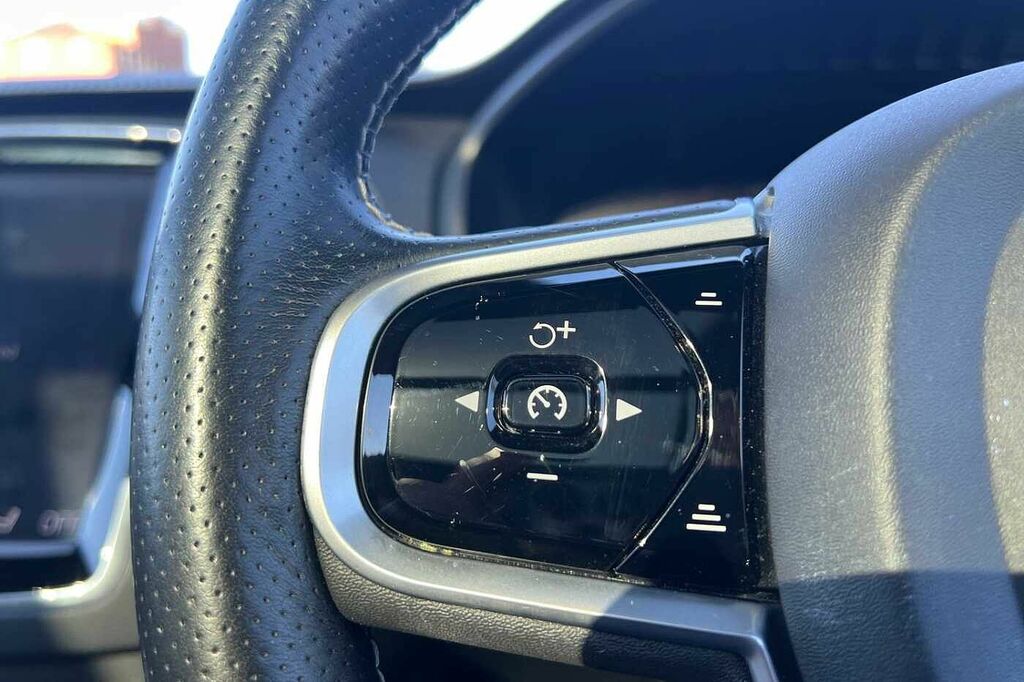 Volvo XC90 2.0 D5 Powerpulse Momentum Black #11