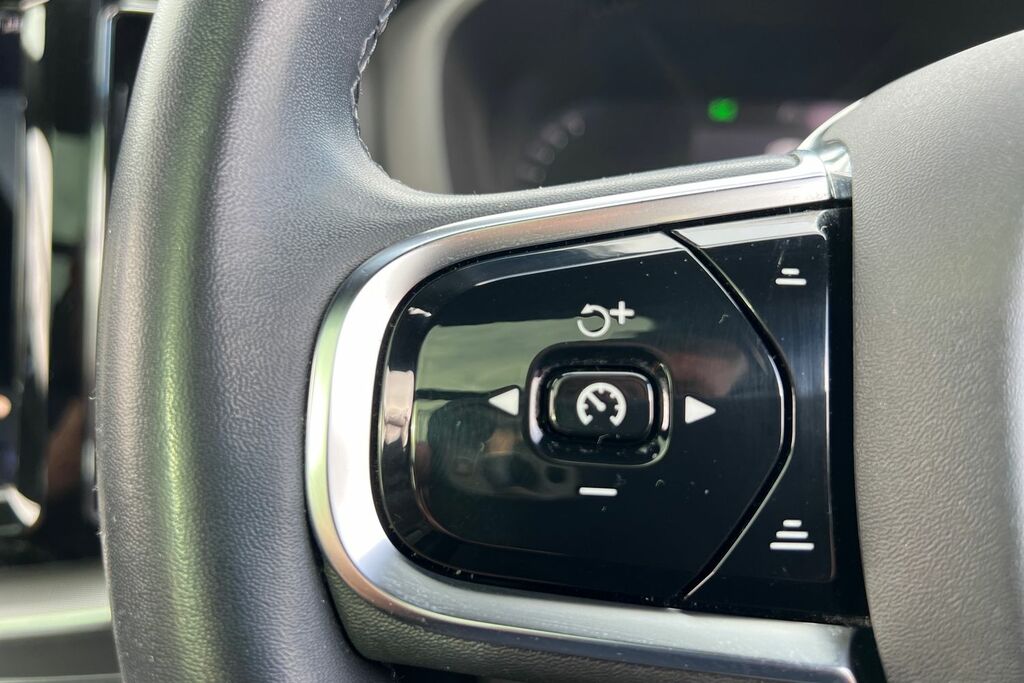 Volvo XC60 B4 Momentum Mhev Black #11