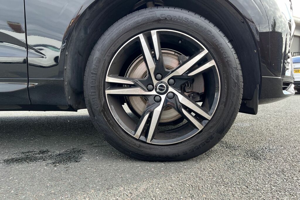 Volvo XC60 B4 Momentum Mhev Black #5