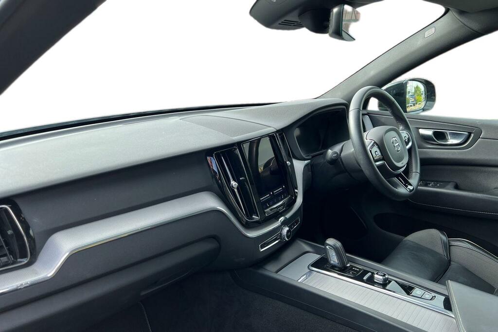 Volvo XC60 B4 Momentum Mhev Black #2