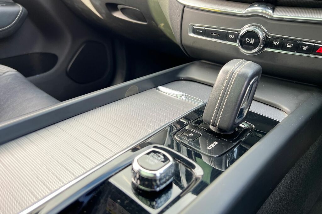 Volvo XC60 B4 Momentum Mhev Black #13
