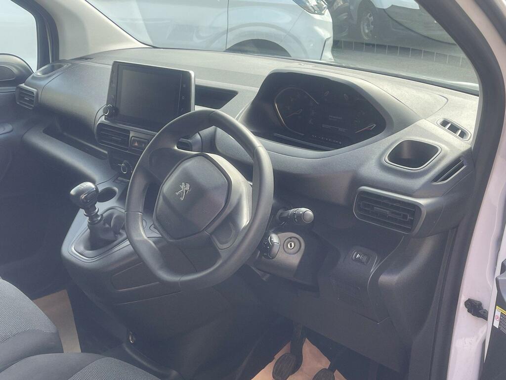 Peugeot Partner Diesel White #6