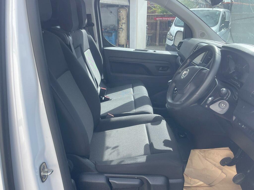 Vauxhall Vivaro Diesel White #4