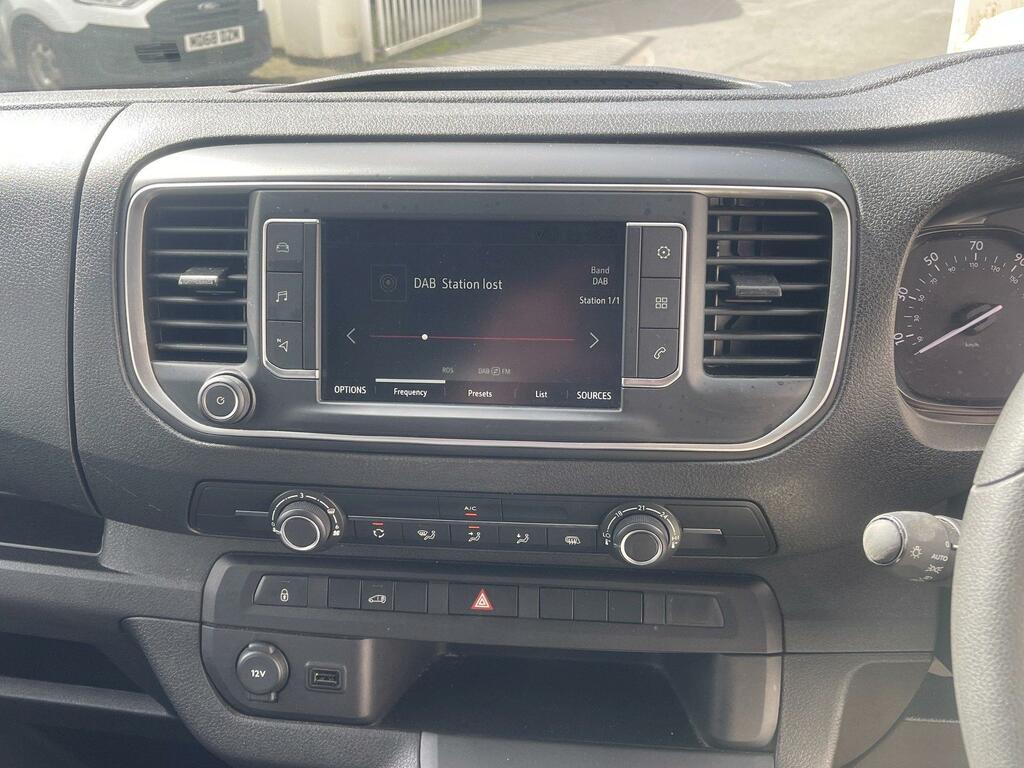 Vauxhall Vivaro Diesel White #6