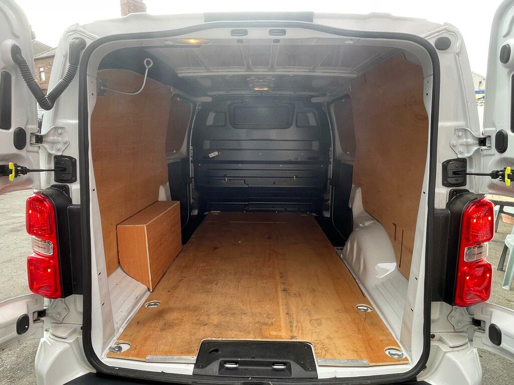 Vauxhall Vivaro Diesel White #5