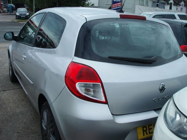 Renault Clio 1.2 Dynamique Tomtom Hatchback Silver #2