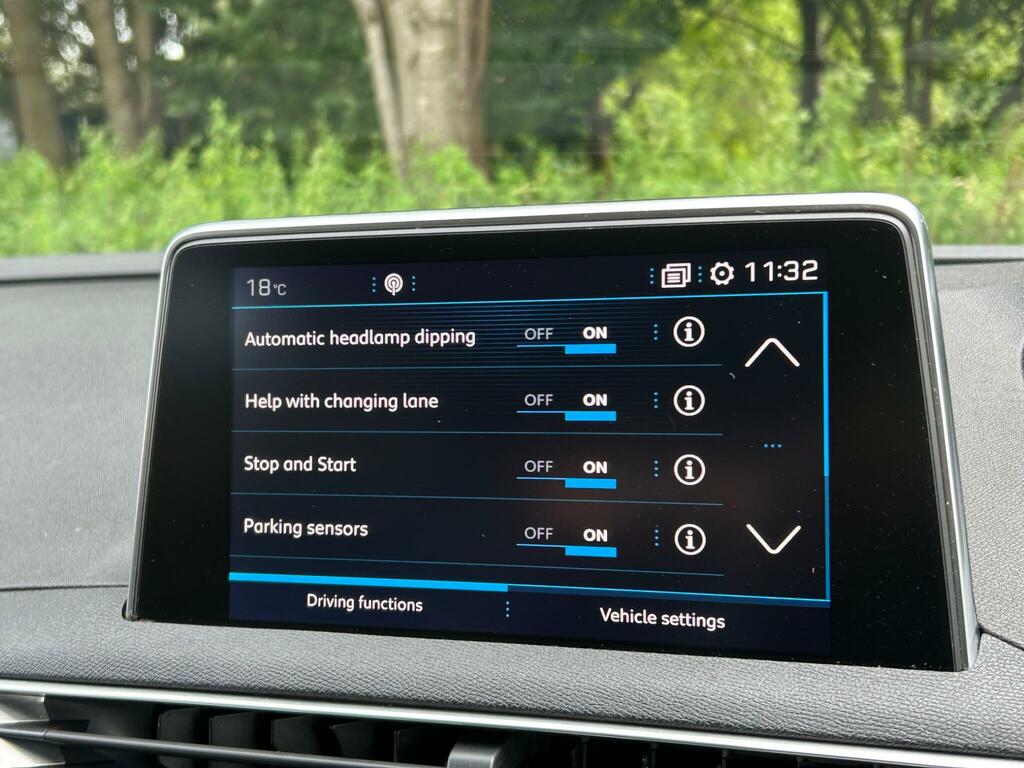 Peugeot 3008 Bluehdi Active Black #33