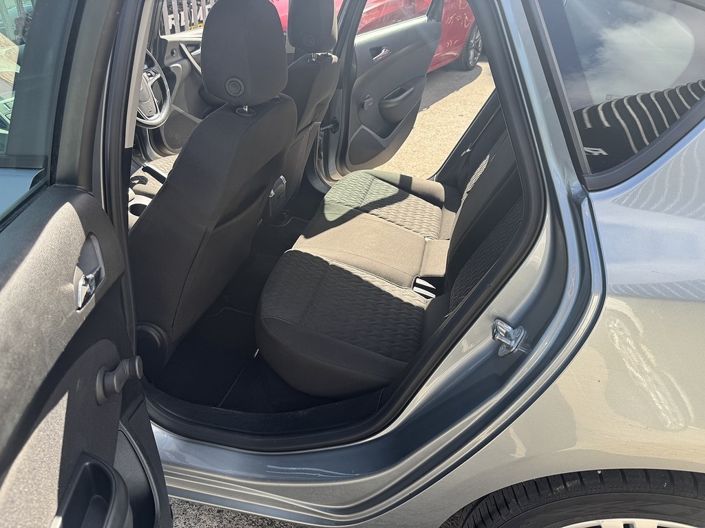 Vauxhall Astra 1L Elite Red #10