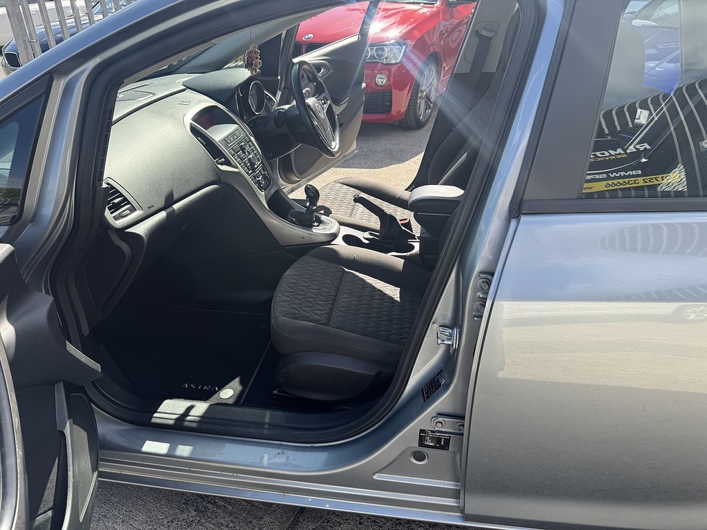 Vauxhall Astra 1L Elite Red #11