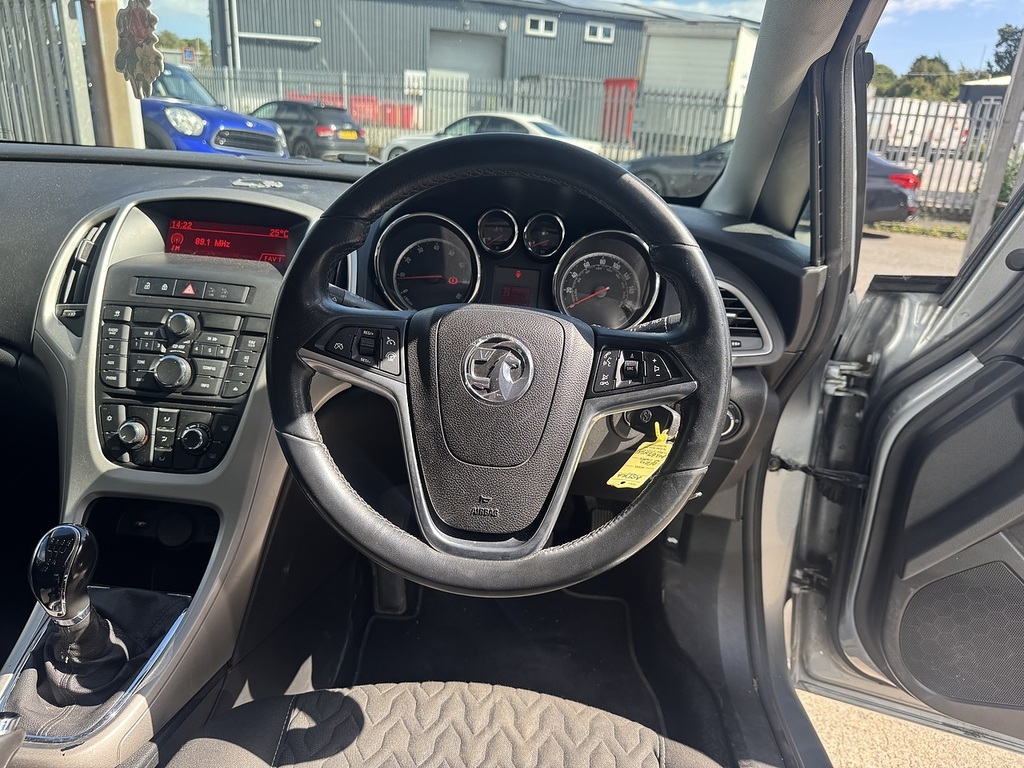 Vauxhall Astra 1L Elite Red #12