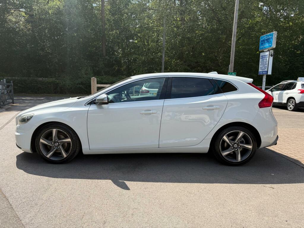 Volvo V40 1.6 D2 R-design Nav Euro 5 S S White #6