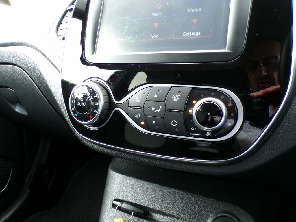Renault Captur 0.9 Iconic Tce 89 Bhp Black #17