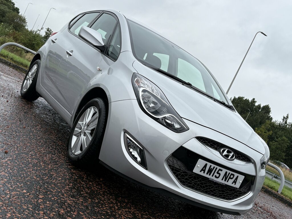 Hyundai Ix20 1.6 Crdi Blue Drive Se 2015 Black #17