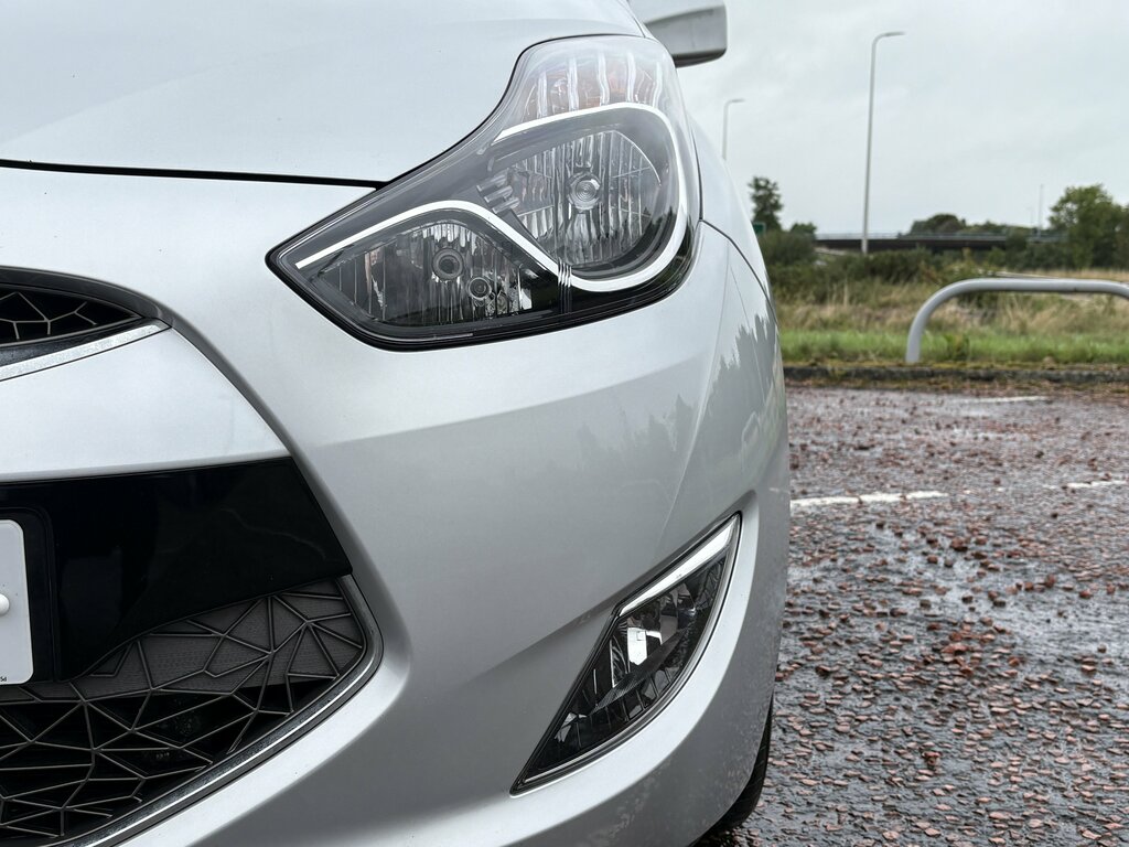 Hyundai Ix20 1.6 Crdi Blue Drive Se 2015 Black #16