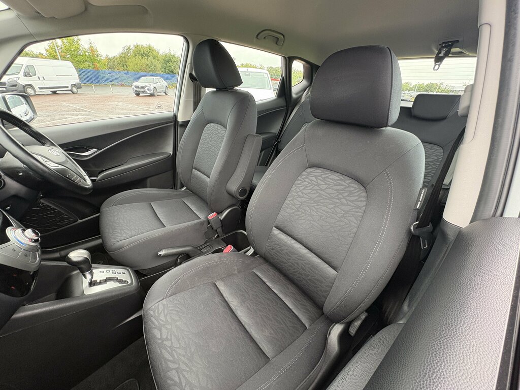 Hyundai Ix20 1.6 Crdi Blue Drive Se 2015 Black #35