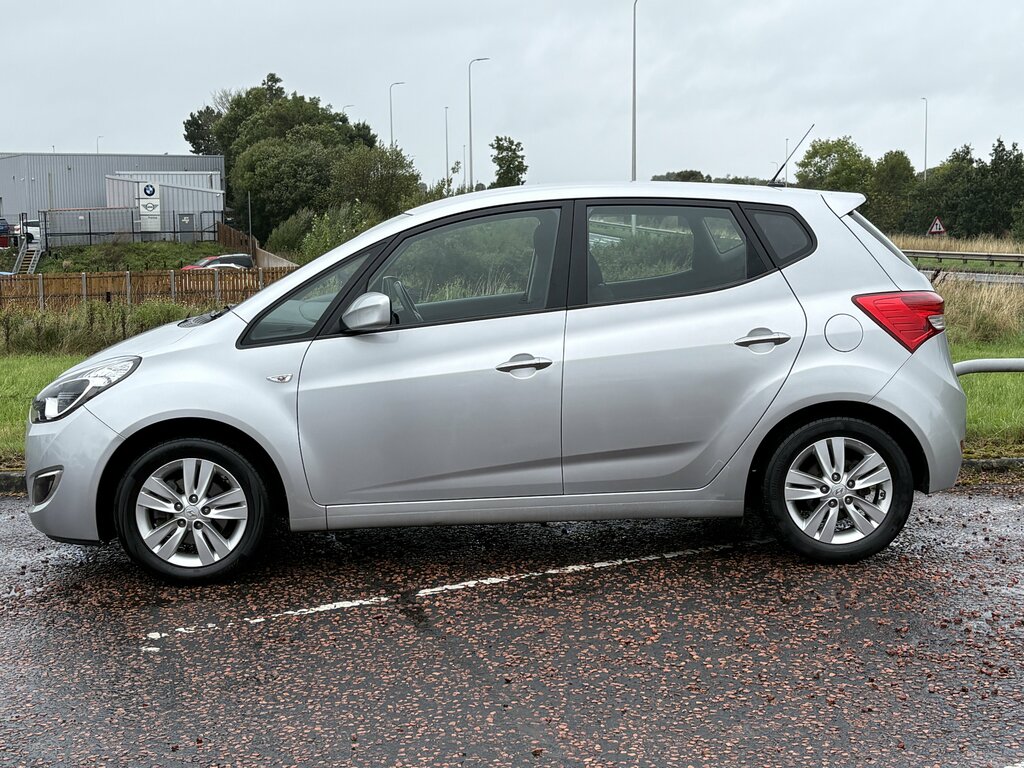Hyundai Ix20 2015 Hyundai Ix20 1.6 Active Silver #3