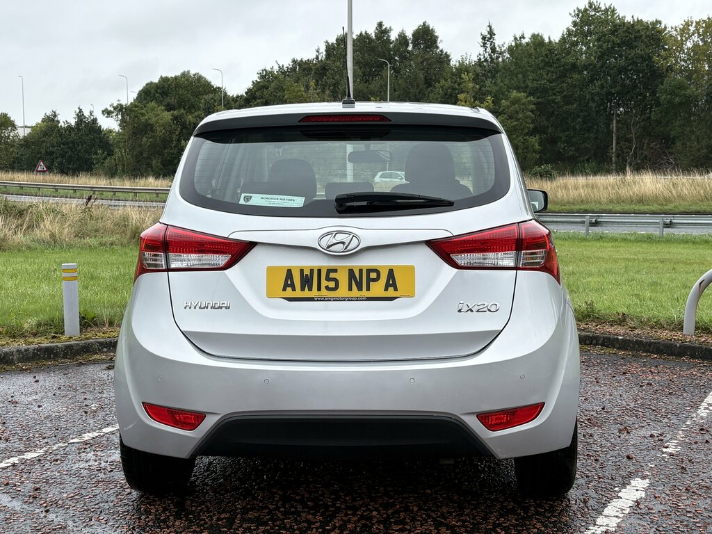 Hyundai Ix20 1.6 Crdi Blue Drive Se 2015 Black #7