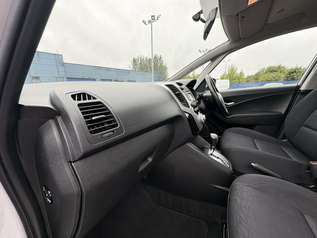 Hyundai Ix20 1.6 Crdi Blue Drive Se 2015 Black #36