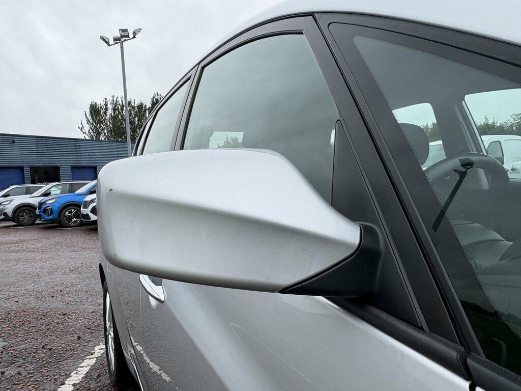 Hyundai Ix20 1.6 Crdi Blue Drive Se 2015 Black #13